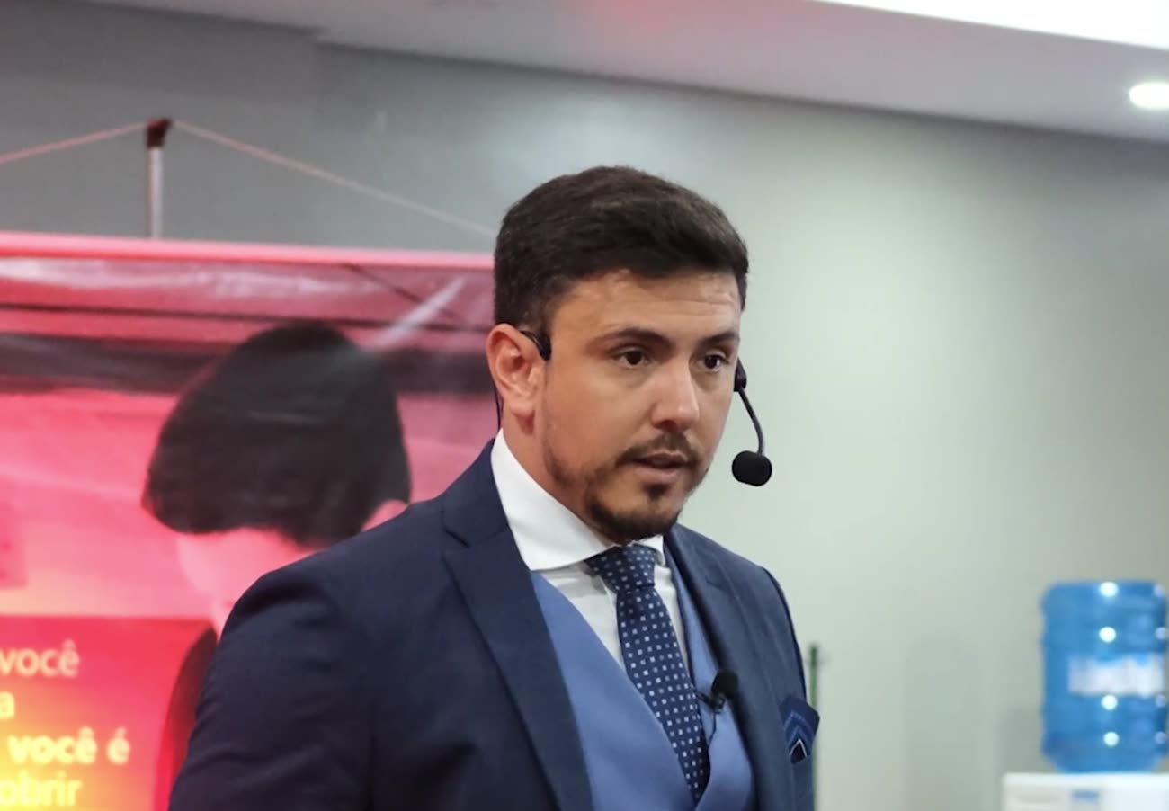 Dr. Wagner Dornelles durante uma palestra